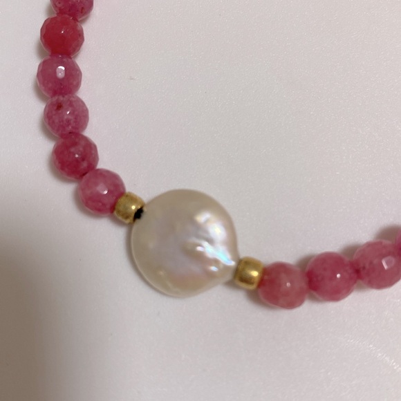 New Natural Pink Semiprecious Stone & Freshwater Pearl Stretch Bangle Pink/Gold - Picture 2 of 6